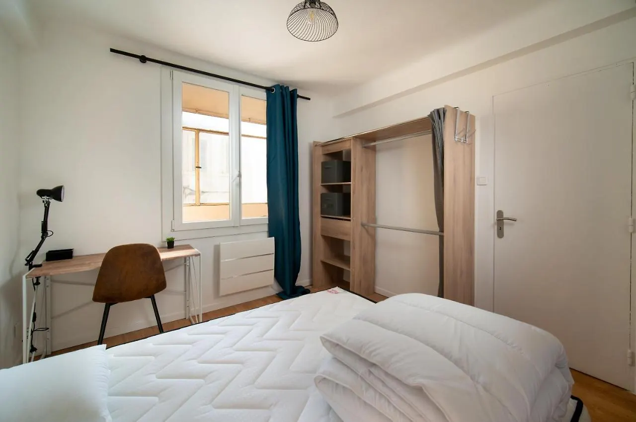 Grand Appartement 3 chambres avec clim et balcon Marseille France