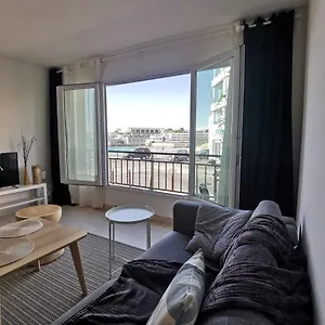 A 50 Mètres De La Plage, Sur La Corniche Vue Mer. Marseille